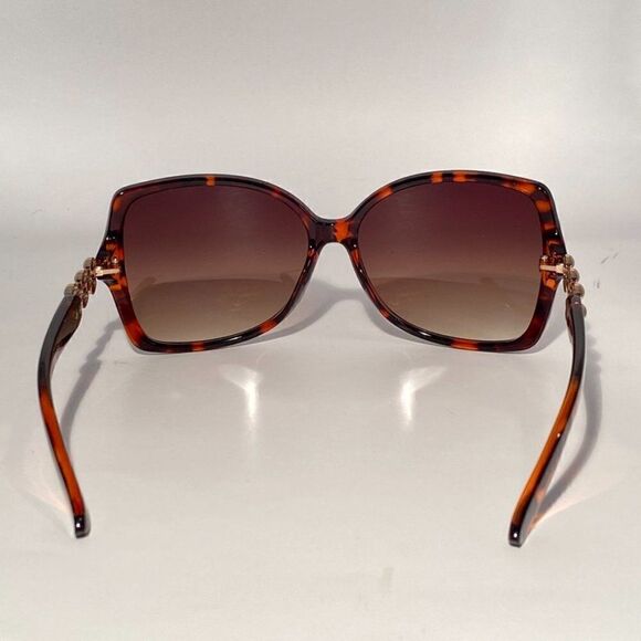 Oversize Tortoise Sunglasses With Silver Detail on Arm New main image 5